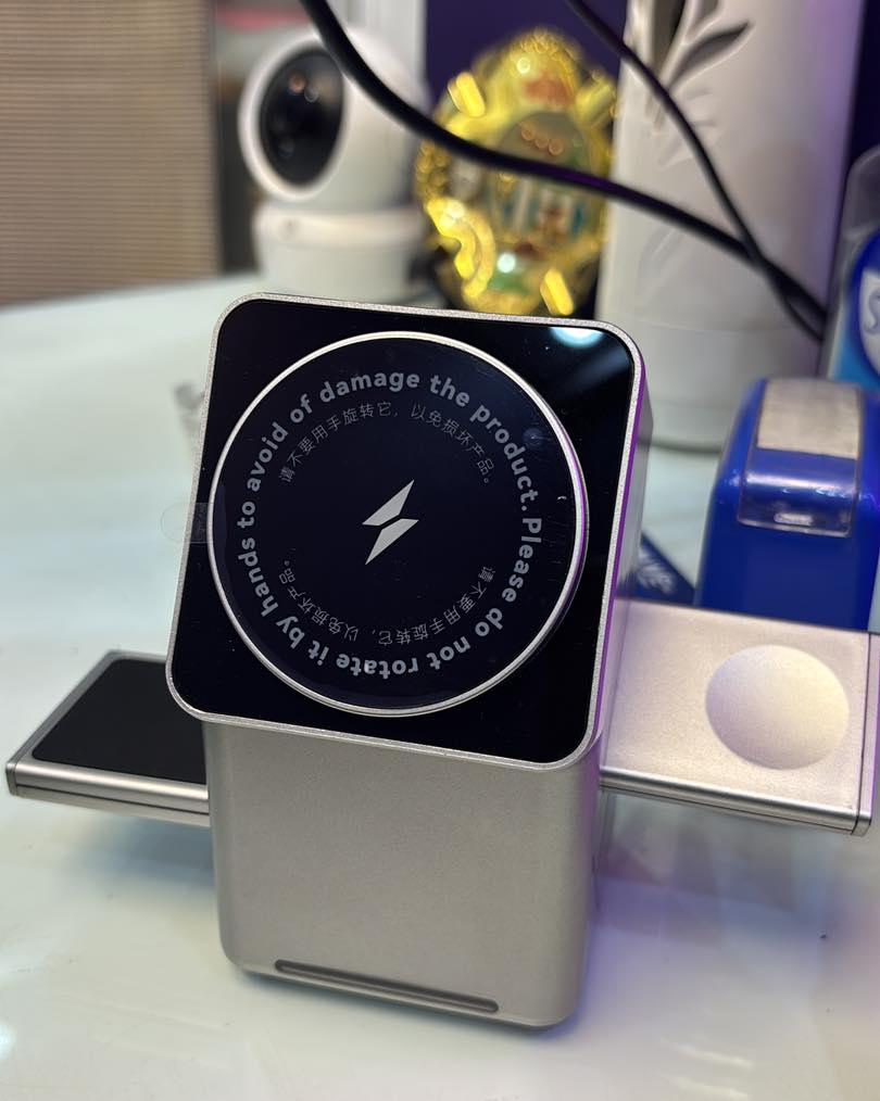 Geometric Wireless Fast Charging 15W 3-in-1 Electric Rotating Charger